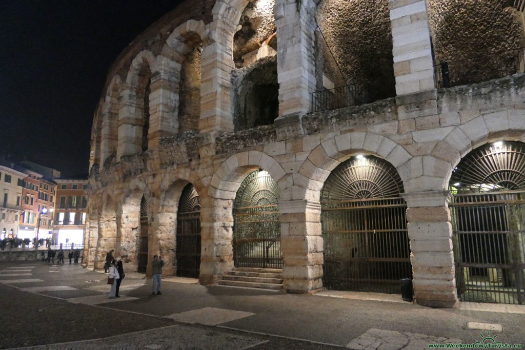 Werona nocą Arena di Verona