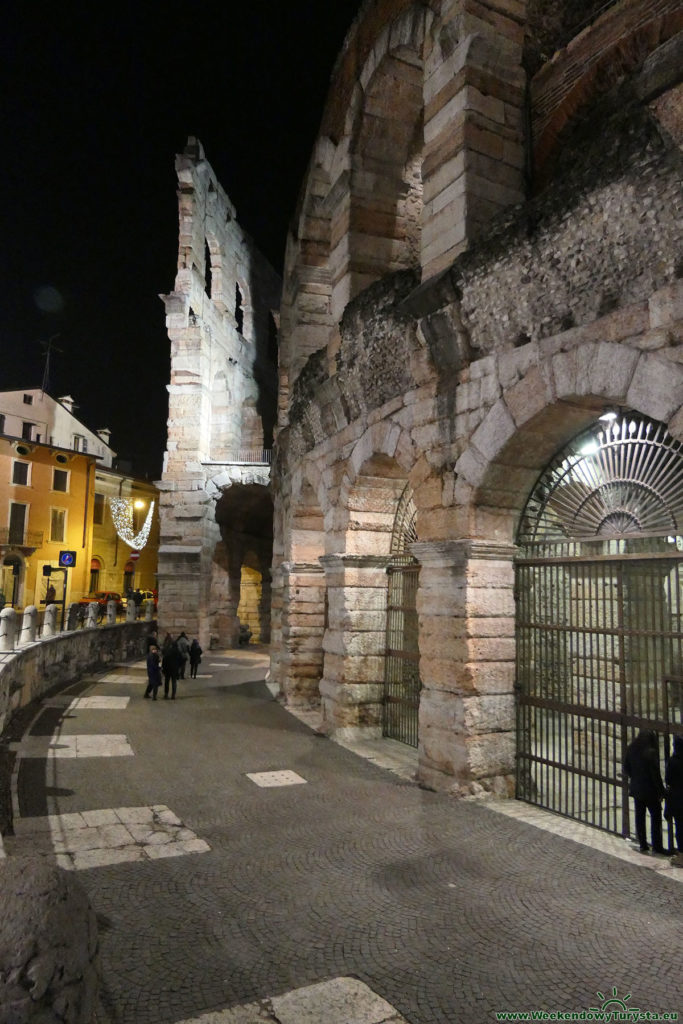 Werona nocą - stare miasto