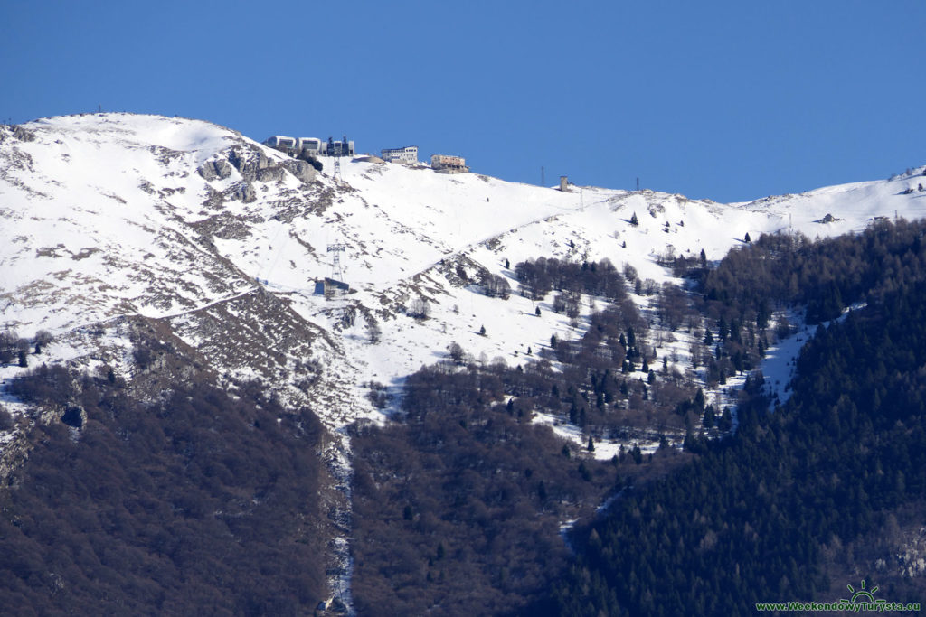 Monte Baldo widziane z  zachodniego brzegu jeziora Garda