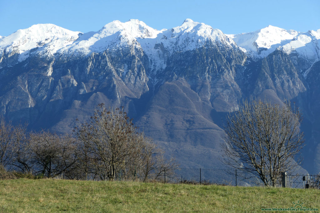 Jezioro Garda i pasma górskie