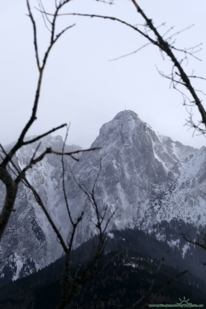 Tatrzański Park Narodowy - widok na wysokie Tatry - Giewont