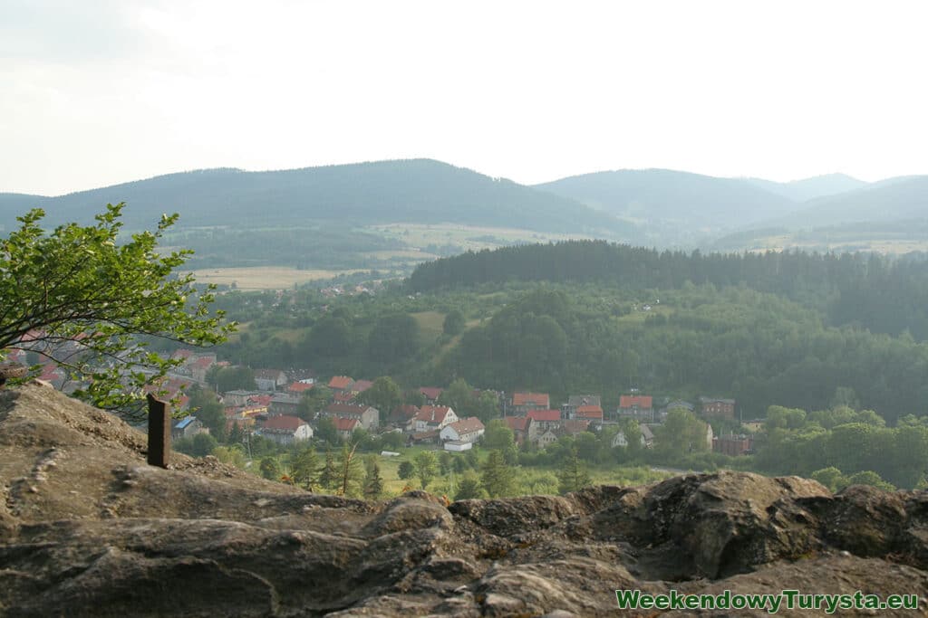 Góry Sowie - panorama Głuszycy z Cesarskich Skał