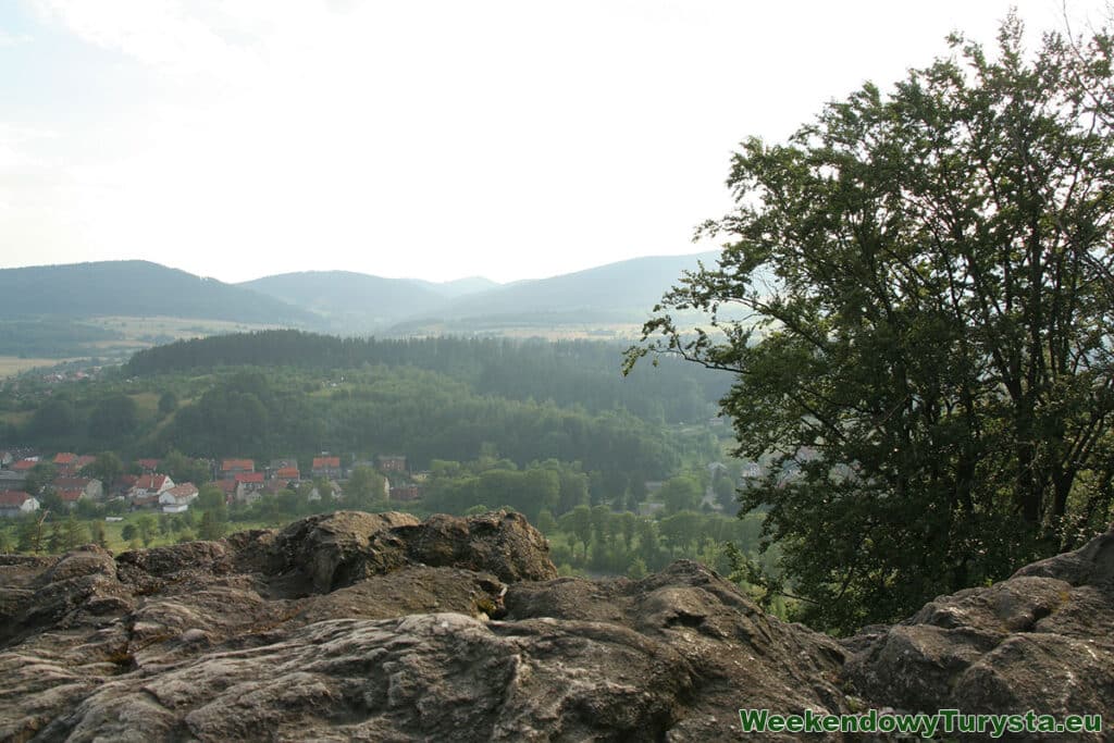 Góry Sowie - panorama Głuszycy z Cesarskich Skał