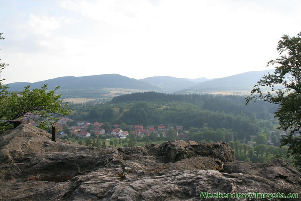 Góry Sowie - panorama Głuszycy z Cesarskich Skał