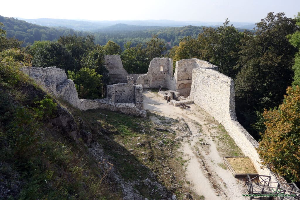 Zamek Pilcza w Smoleniu - dziedziniec