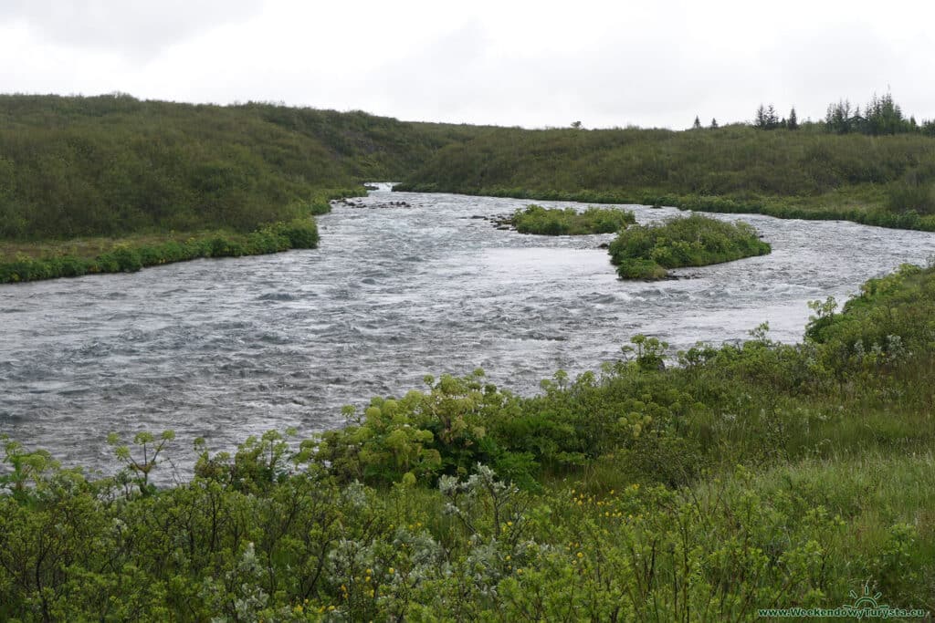 Szlak do wodospadu Bruararfoss