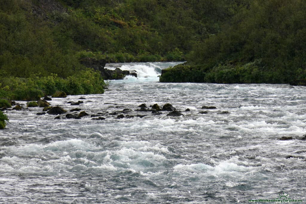 Szlak do wodospadu Bruararfoss