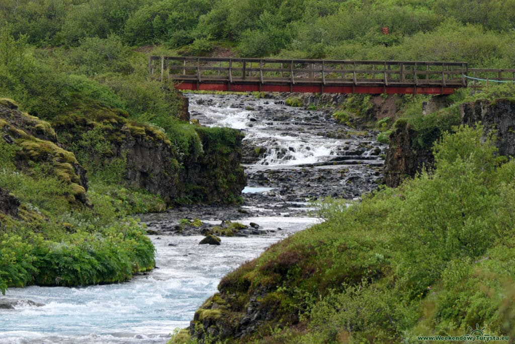 Szlak do wodospadu Bruararfoss