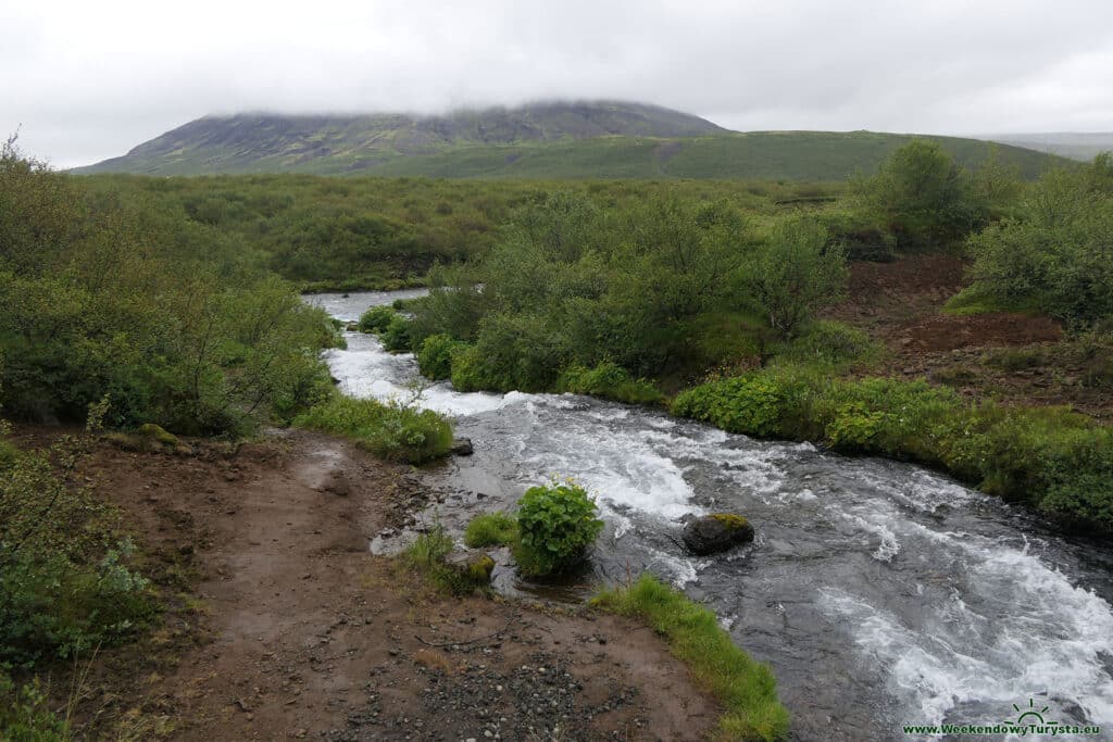 Szlak do wodospadu Bruararfoss