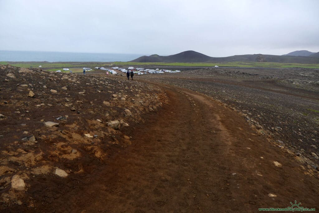 Droga do wulkanu Geldingardalur - południowa Islandia