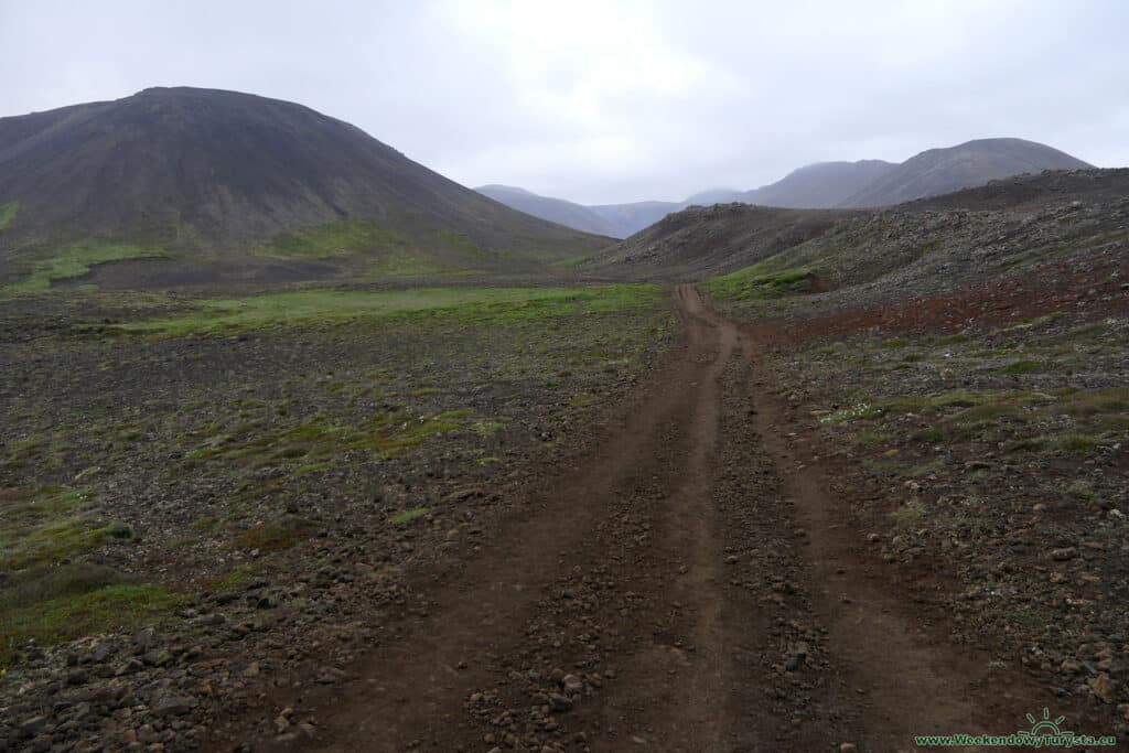 Droga do wulkanu Geldingardalur - południowa Islandia