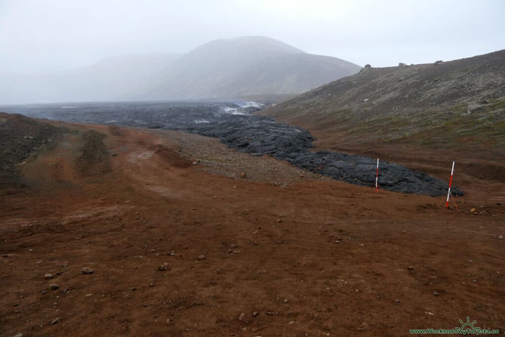 Droga do wulkanu Geldingardalur - południowa Islandia - pole lawy