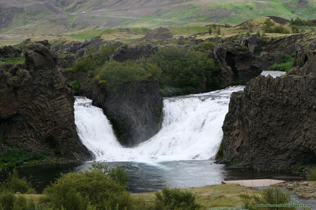 Wodospad Hjálparfoss na Islandii