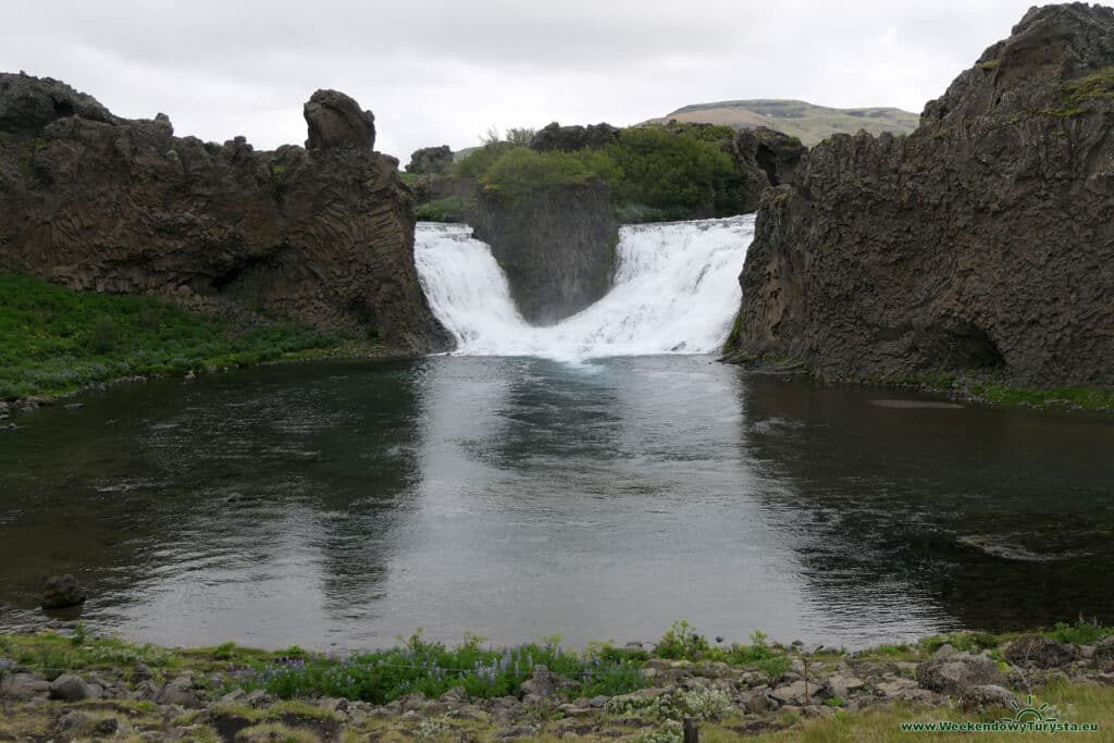 Wodospad Hjálparfoss na Islandii