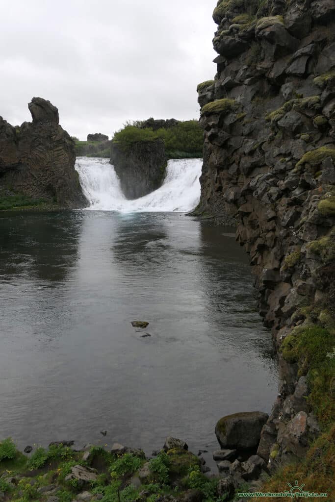 Wodospad Hjálparfoss na Islandii