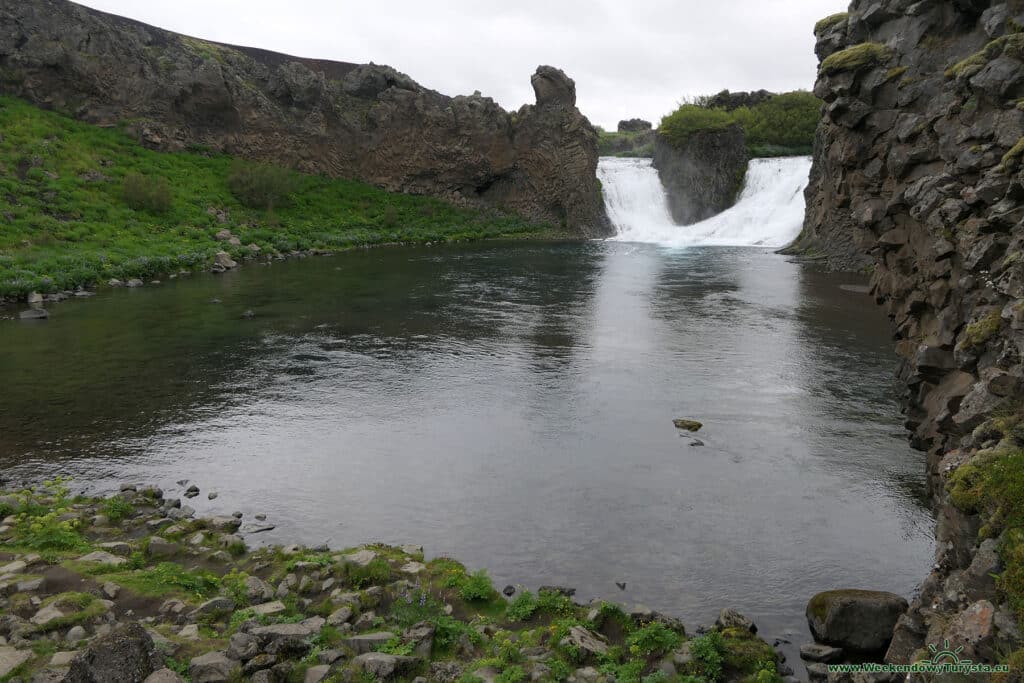 Wodospad Hjálparfoss na Islandii