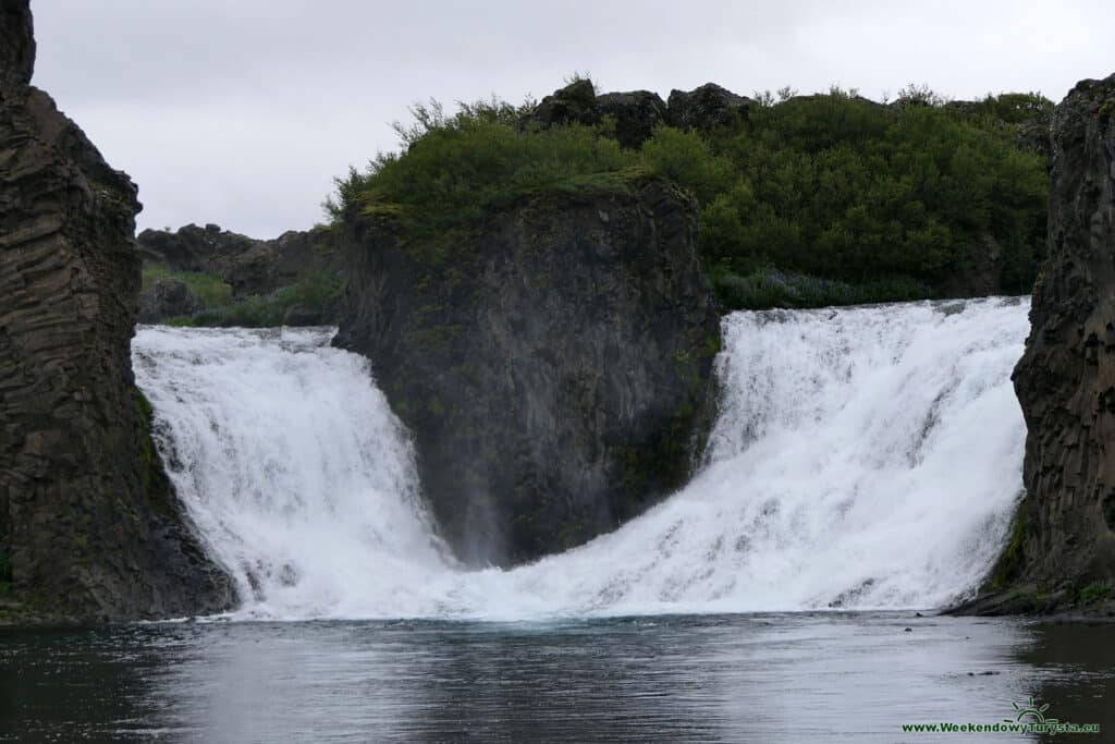 Wodospad Hjálparfoss na Islandii