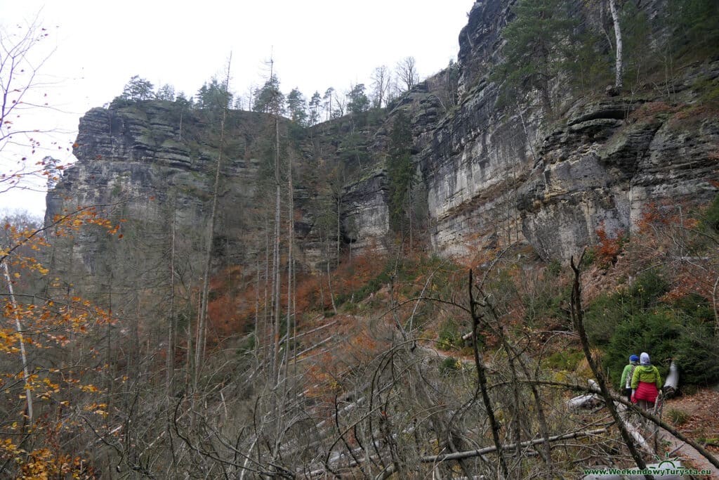 Park Narodowy Czeska Szwajcaria - czerwony szlak do Pravcickiej Bramy