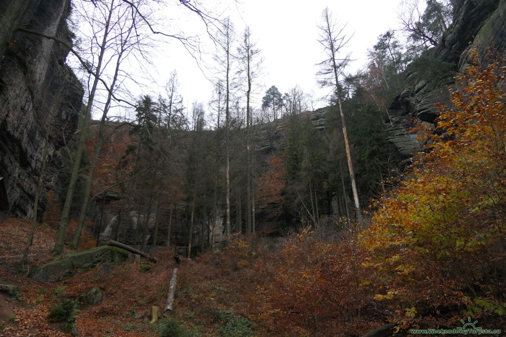 Park Narodowy Czeska Szwajcaria - czerwony szlak do Pravcickiej Bramy