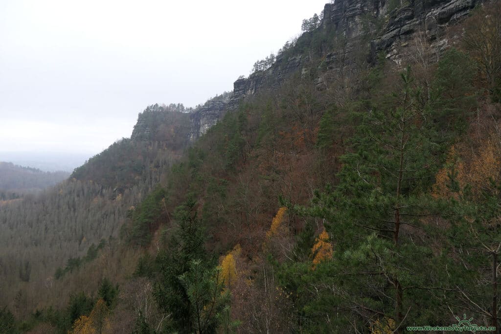 Widok z punktu widokowego przy czerwonym szlaku - Park Narodowy Czeska Szwajcaria