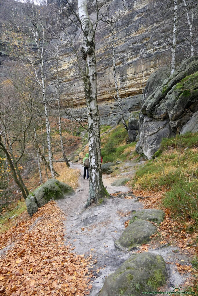 Park Narodowy Czeska Szwajcaria - czerwony szlak do Pravcickiej Bramy