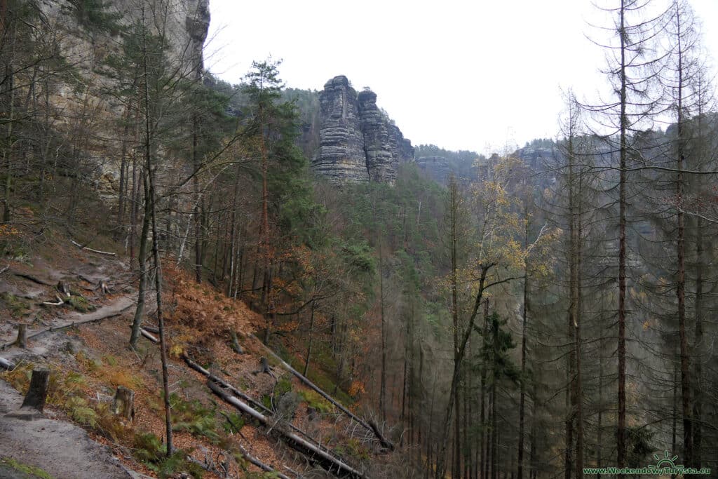 Park Narodowy Czeska Szwajcaria - czerwony szlak do Pravcickiej Bramy