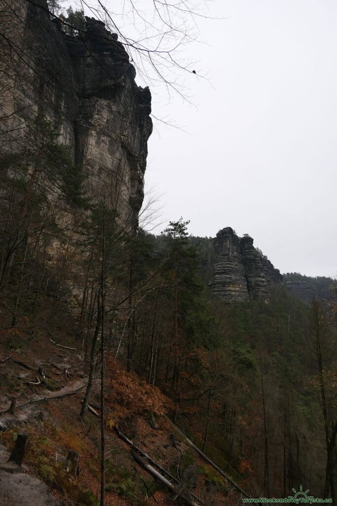 Park Narodowy Czeska Szwajcaria - czerwony szlak do Pravcickiej Bramy