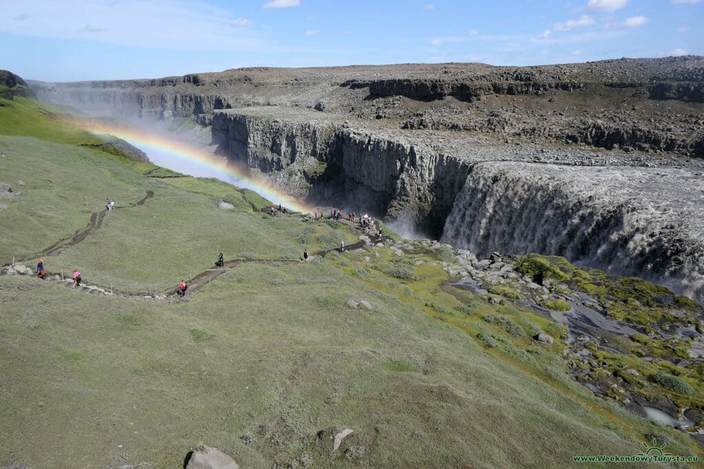 Wodospad Dettifoss i tęcza