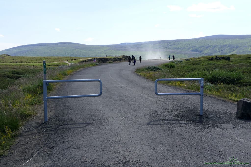 Wodospad Godafoss - ścieżka do punktu widokowego