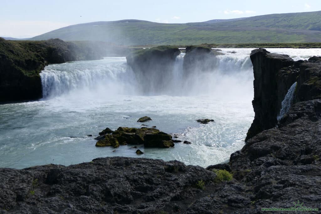 Wodospad Godafoss na rzece Skjálfandafljót - Islandia Północna