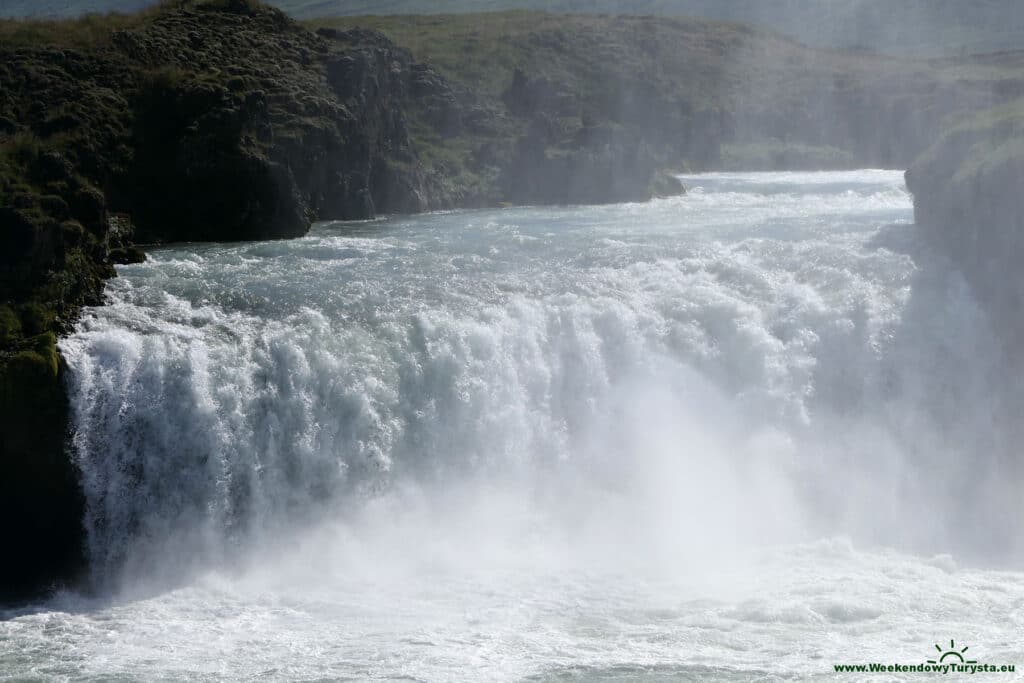 Wodospad Godafoss na rzece Skjálfandafljót - Islandia Północna