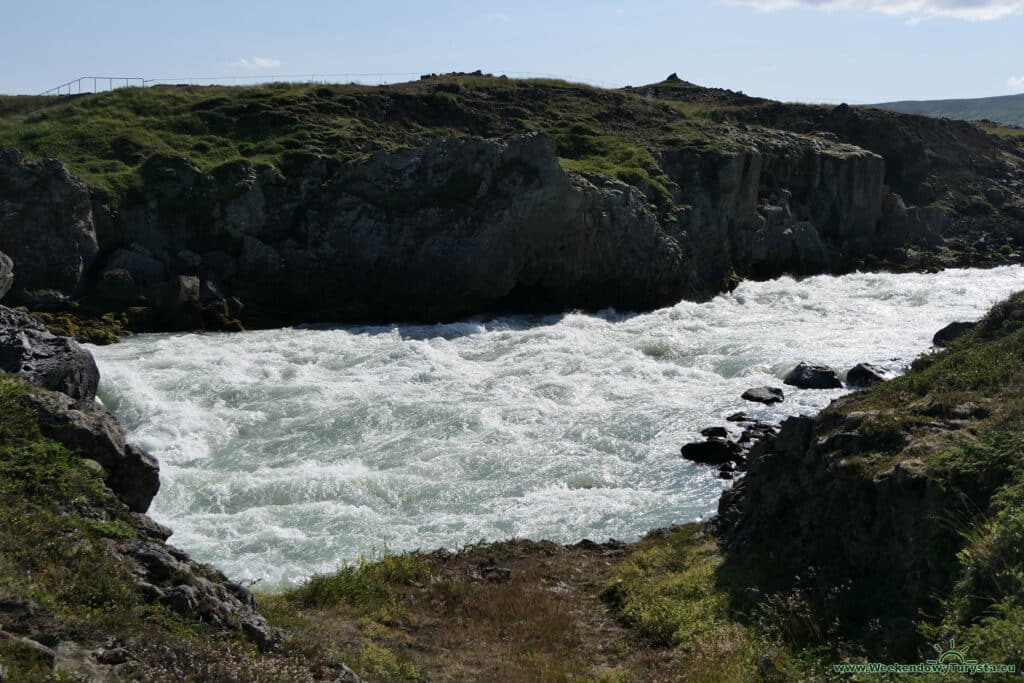 Wodospad Godafoss na rzece Skjálfandafljót - Islandia Północna