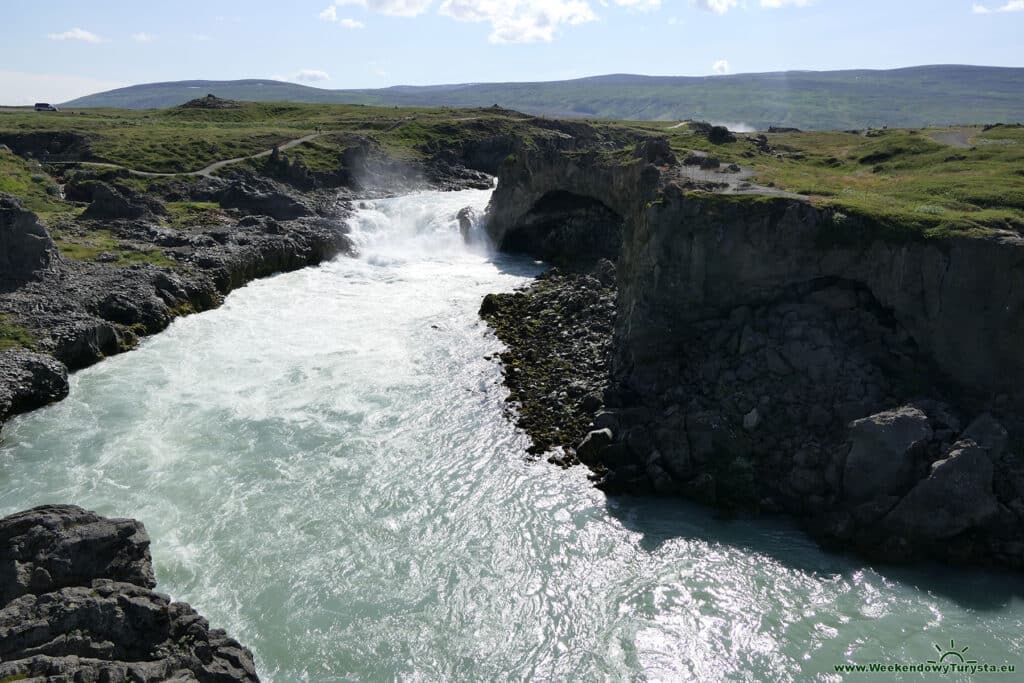 Wodospad Godafoss na rzece Skjálfandafljót - Islandia Północna