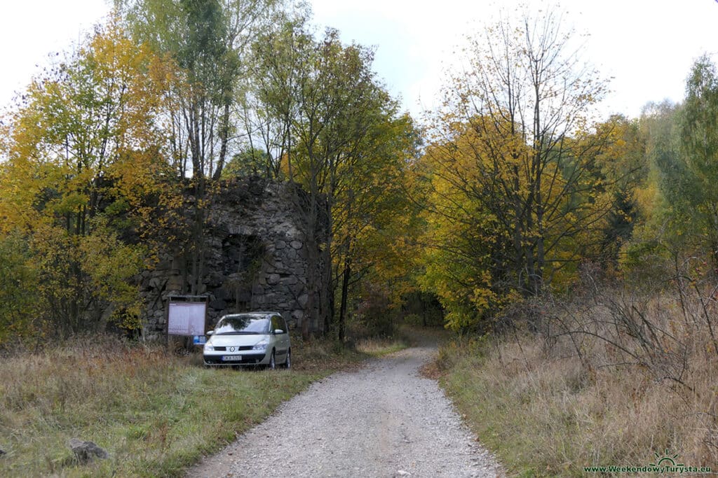 Czerwony szlak w Karkonoszach w kierunku Jarkowic