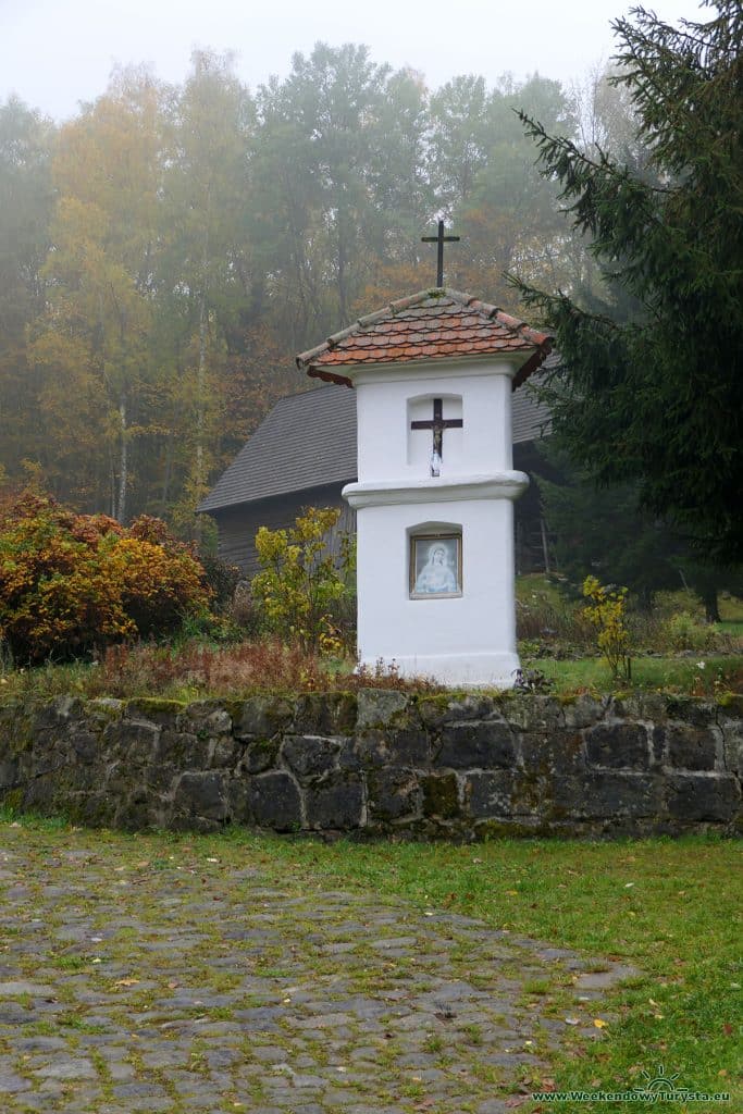 Skansen Pstrążna - zabytkowe budynki