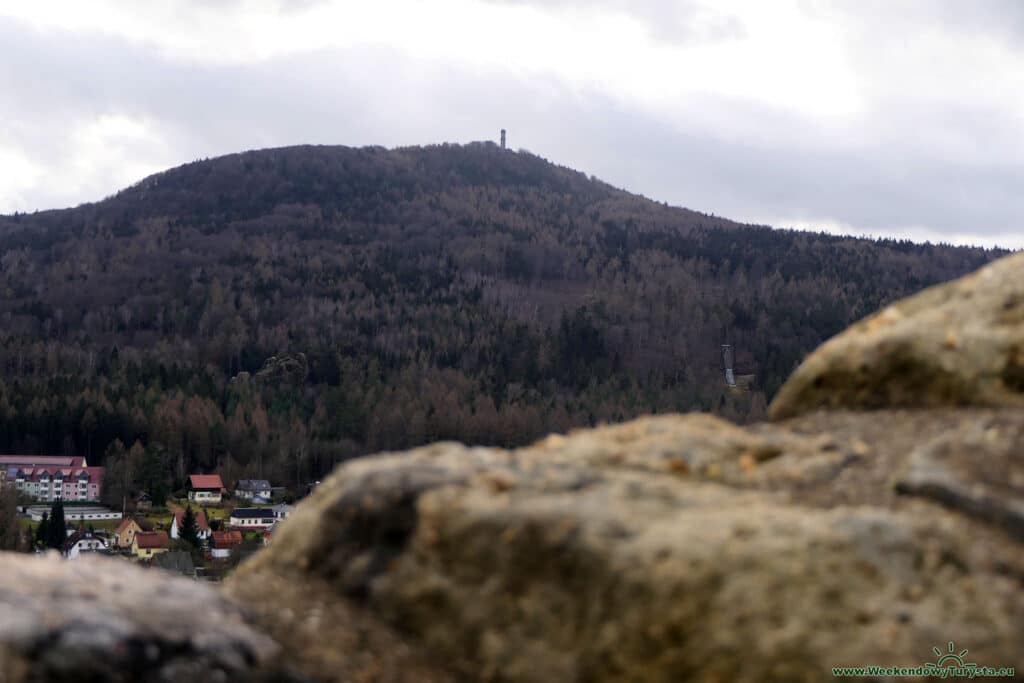 Zamek Oybin - widok na miasteczko