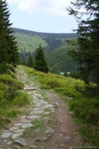 Szlak w Karkonoszach - panorama polany Klinovka