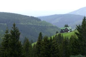 Szlak w Karkonoszach - panorama polany Klinovka