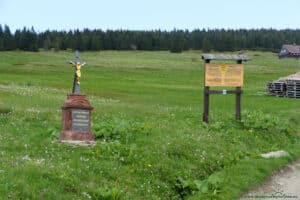 Szlak w Karkonoszach - panorama polany Klinovka