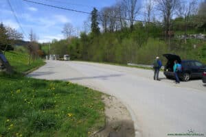 Parking przy kościel w Olszówce