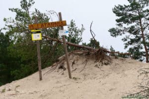 Plaża w Czołpinie - zejście w kierunku latarni morskiej