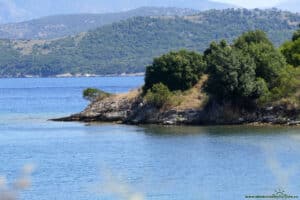 Plaża przy Agios Stefanos