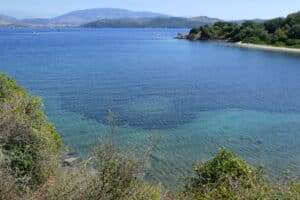 Plaża przy Agios Stefanos - Korfovonia Beach 