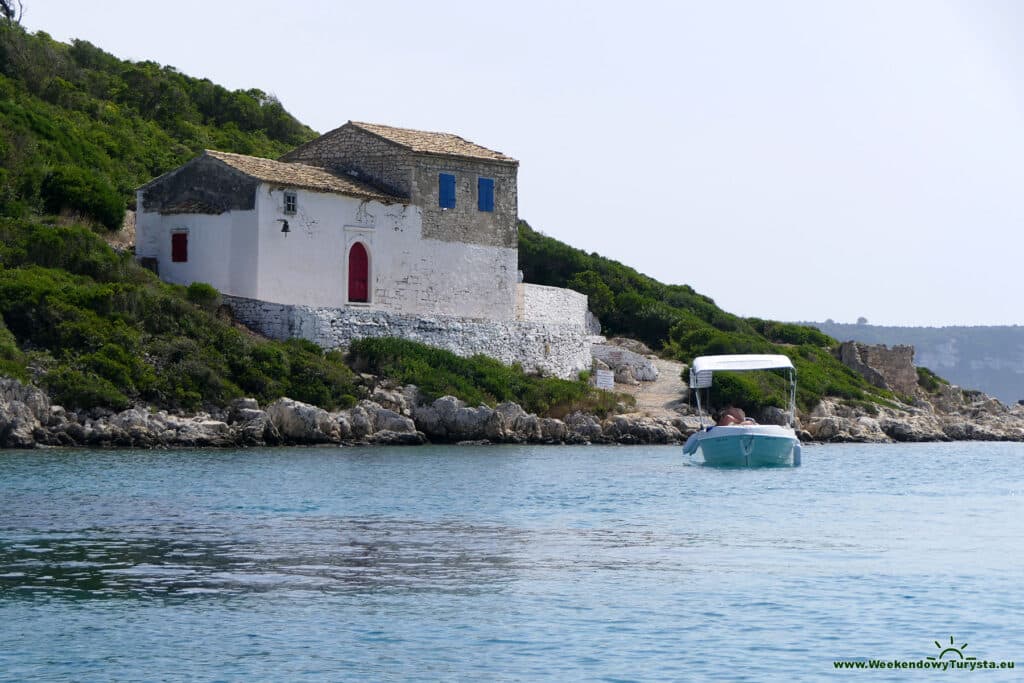 Samotna willa na wysepce obok Paxos